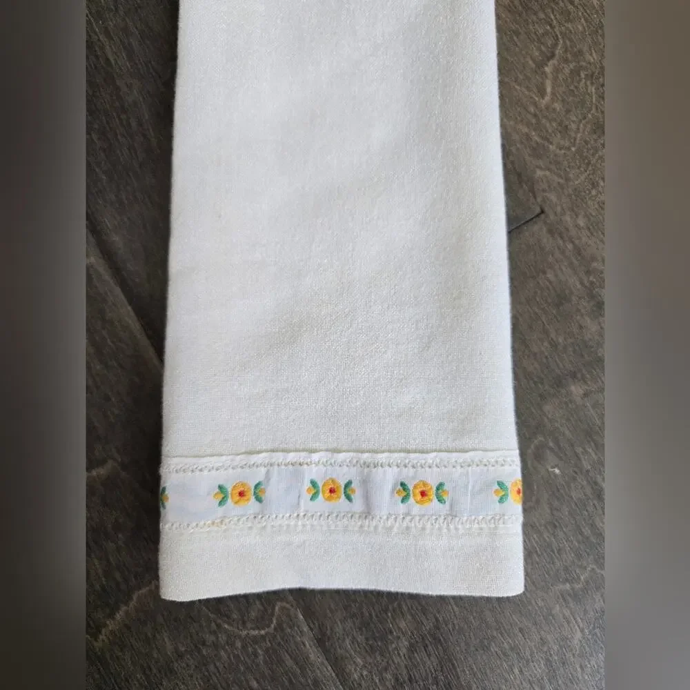 Vintage Embroidered Floral Cream Fingertip Guest Towel 20